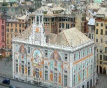 Genova_-_Palazzo_San_Giorgio_visto_dal_Bigo-800x542