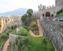 Wall_of_castello_San_Giorgio_to_la_Spezia