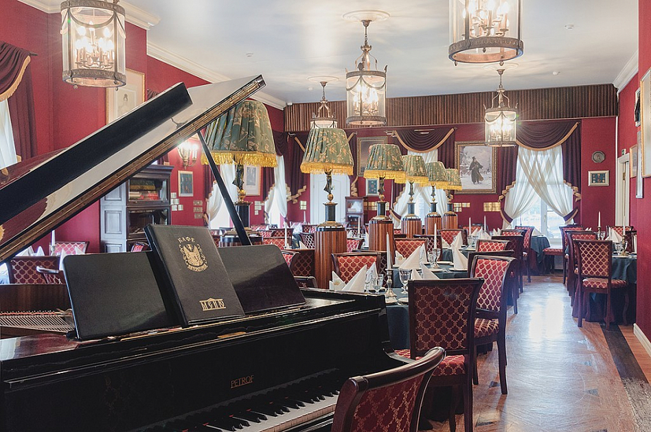 https://www.restoran.ru/upload/resize_cache/iblock/952/948_800_1/litcafe0028db.jpg