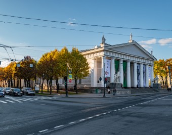 Экскурсия на выставку "Сцена действия" в Манеже
