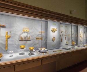 Где в Эрмитаже увидеть произведения древнегреческих мастеров, золото скифов, драгоценности стран Востока?